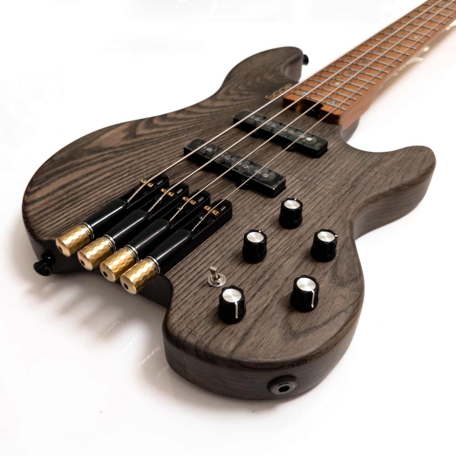 Bass Guitar Fretless - ヘッドレス4弦ベースギター、アッシュボディ、ローステッドメイプルネック、アクティブ/パッシブJピックアップ、24フレット、マット仕上げ、エレキベース