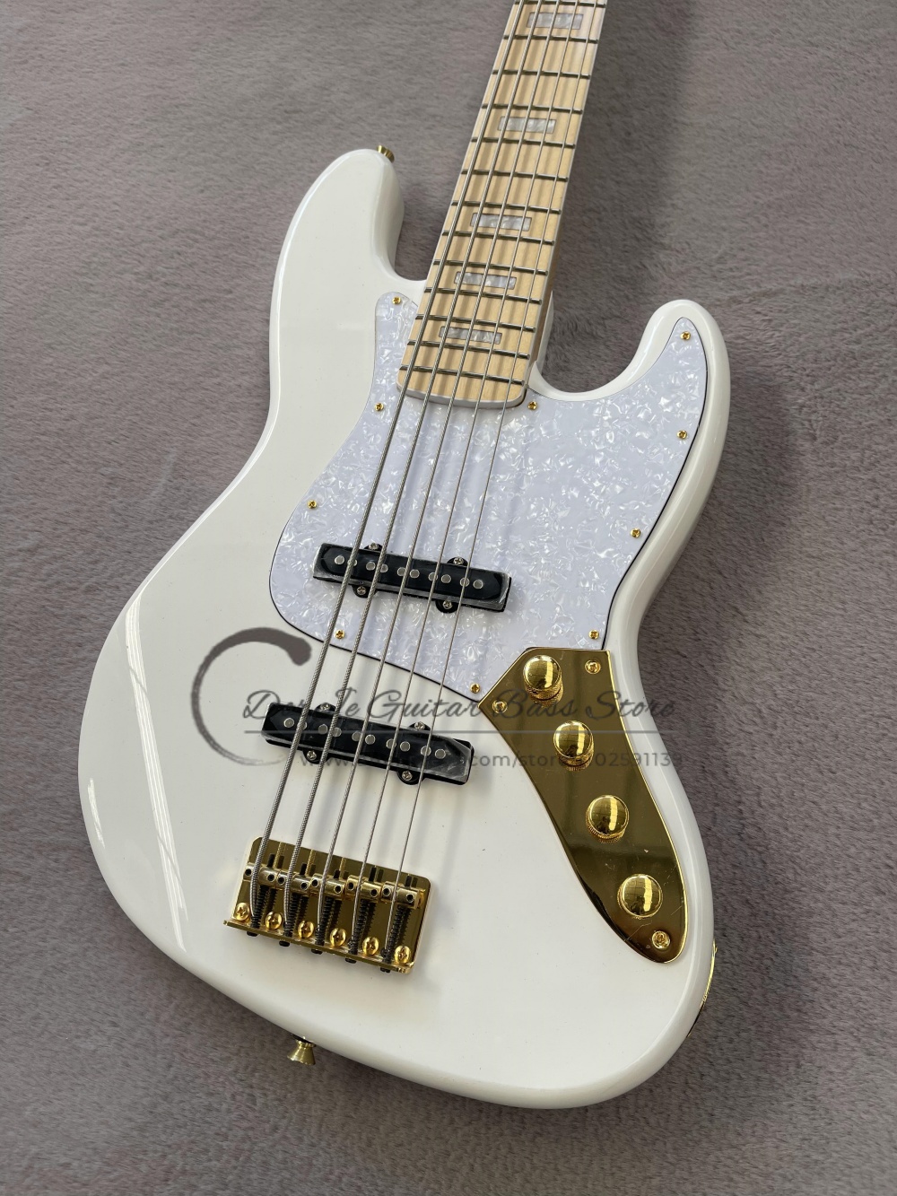 5弦ホワイトベース、ゴールデン固定ブリッジ、ソリッドウッドボ - Bass Guitar Fretless のレビューと価格