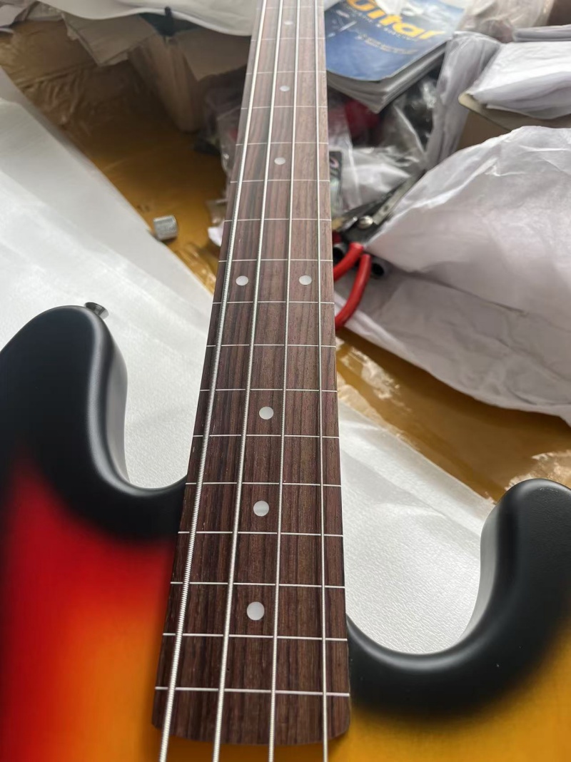 エレクトリックベースのローズウッド指板,4弦,ボディに沈む夕 - Bass Guitar Fretless のレビューと価格