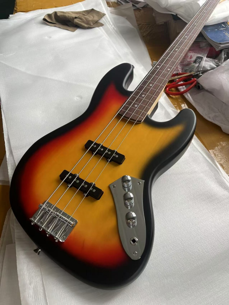 エレクトリックベースのローズウッド指板,4弦,ボディに沈む夕 - Bass Guitar Fretless のレビューと価格